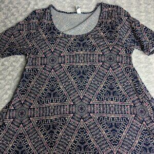 Small Geometric LuLaRoe Perfect T